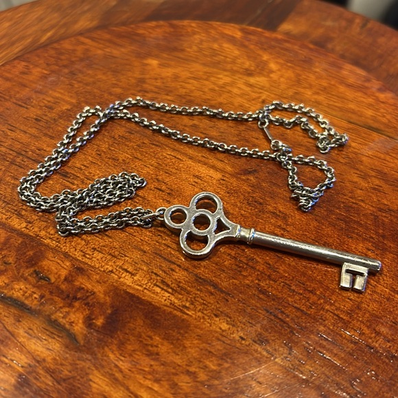 Tiffany & Co. Silver crown Key and chain Necklace both marked Tiffany and 925 - Picture 8 of 9